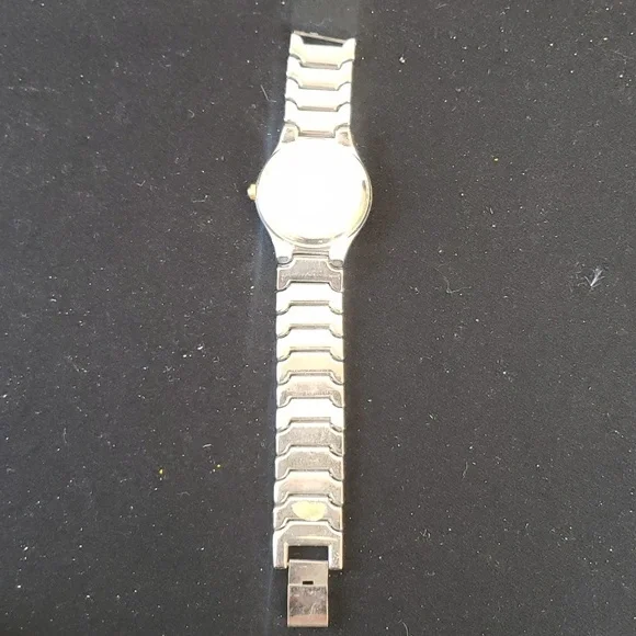 Gucci Vintage 1980s Wrist Watch Broken Band - Picture 7 of 7